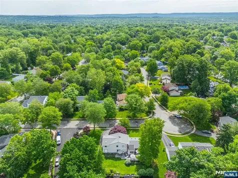 22 Woodbine Trail Par-troy Hills Twp. NJ 07054