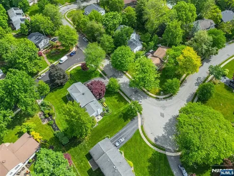 22 Woodbine Trail Par-troy Hills Twp. NJ 07054