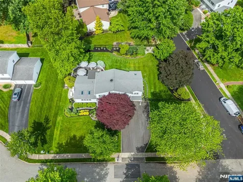 22 Woodbine Trail Par-troy Hills Twp. NJ 07054