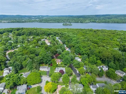 22 Woodbine Trail Par-troy Hills Twp. NJ 07054