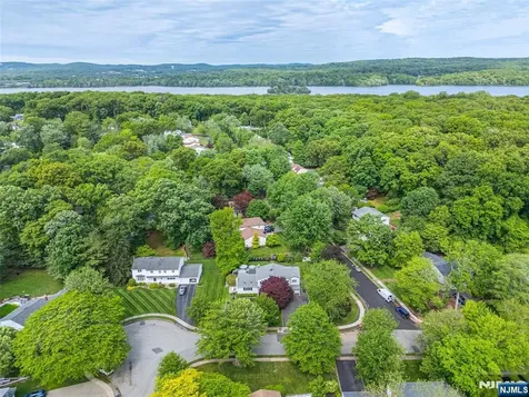 22 Woodbine Trail Par-troy Hills Twp. NJ 07054