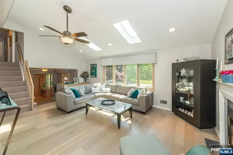 22 Woodbine Trail Par-troy Hills Twp. NJ 07054