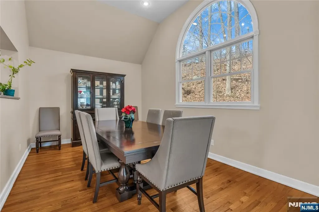 15 High Mountain Road Oakland NJ 07436