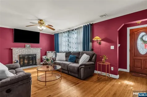 15 High Mountain Road Oakland NJ 07436