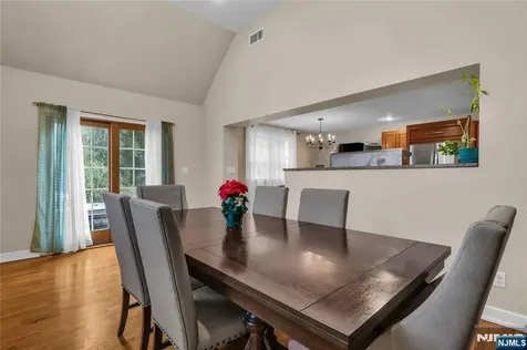 15 High Mountain Road Oakland NJ 07436