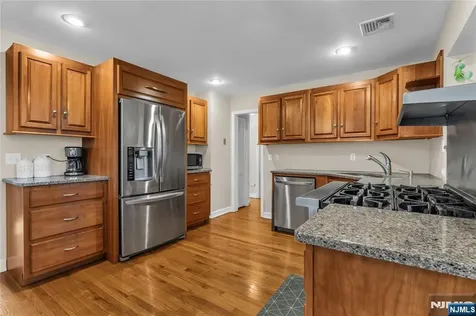 15 High Mountain Road Oakland NJ 07436