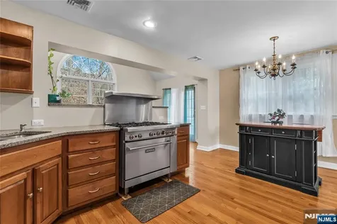 15 High Mountain Road Oakland NJ 07436