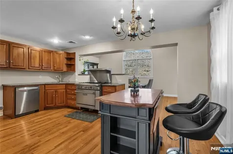 15 High Mountain Road Oakland NJ 07436