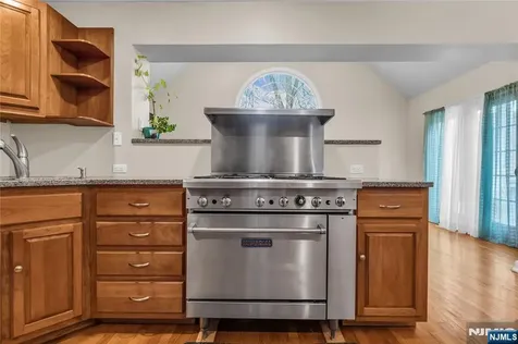 15 High Mountain Road Oakland NJ 07436