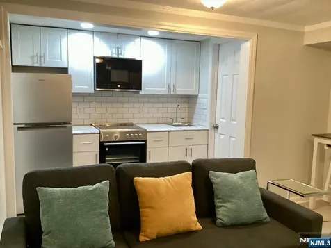 15 High Mountain Road Oakland NJ 07436