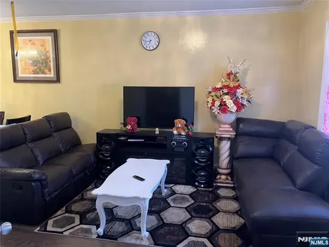21 Lake Street East Orange NJ 07017