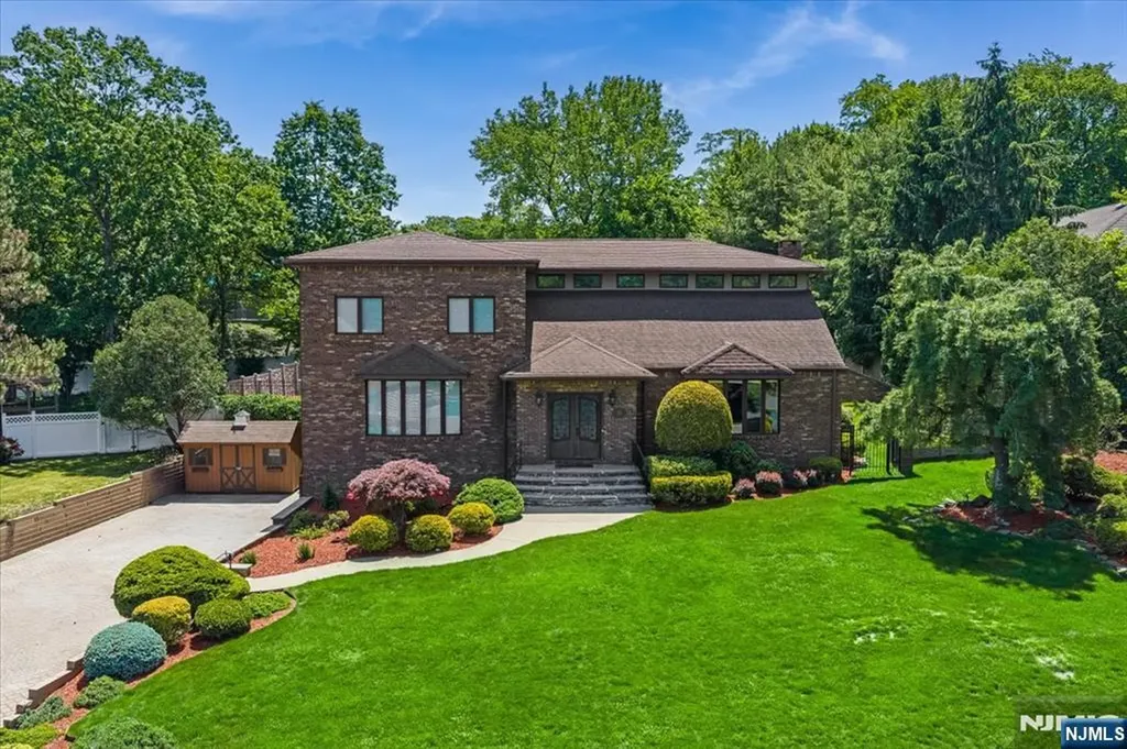 31 Forest Hills Way Cedar Grove NJ 07009