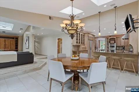 31 Forest Hills Way Cedar Grove NJ 07009