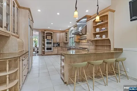 31 Forest Hills Way Cedar Grove NJ 07009