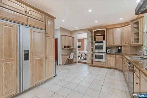 31 Forest Hills Way Cedar Grove NJ 07009