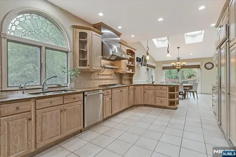 31 Forest Hills Way Cedar Grove NJ 07009