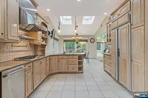 31 Forest Hills Way Cedar Grove NJ 07009