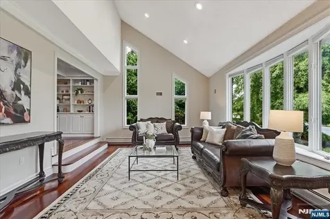 31 Forest Hills Way Cedar Grove NJ 07009