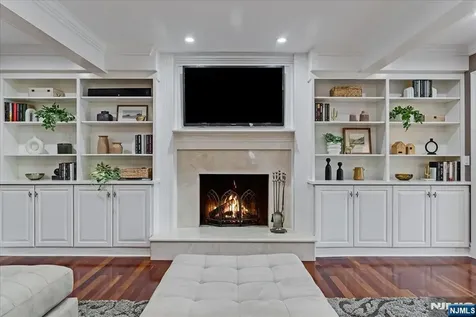 31 Forest Hills Way Cedar Grove NJ 07009