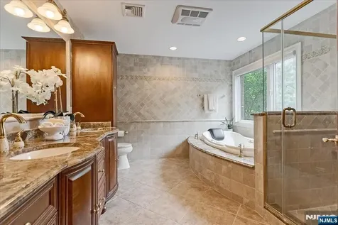 31 Forest Hills Way Cedar Grove NJ 07009