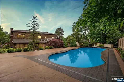 31 Forest Hills Way Cedar Grove NJ 07009