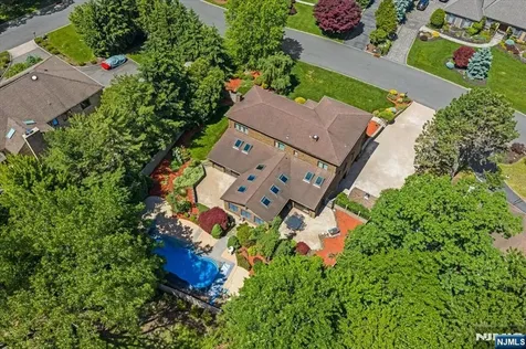 31 Forest Hills Way Cedar Grove NJ 07009