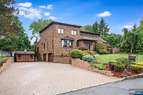 31 Forest Hills Way Cedar Grove NJ 07009