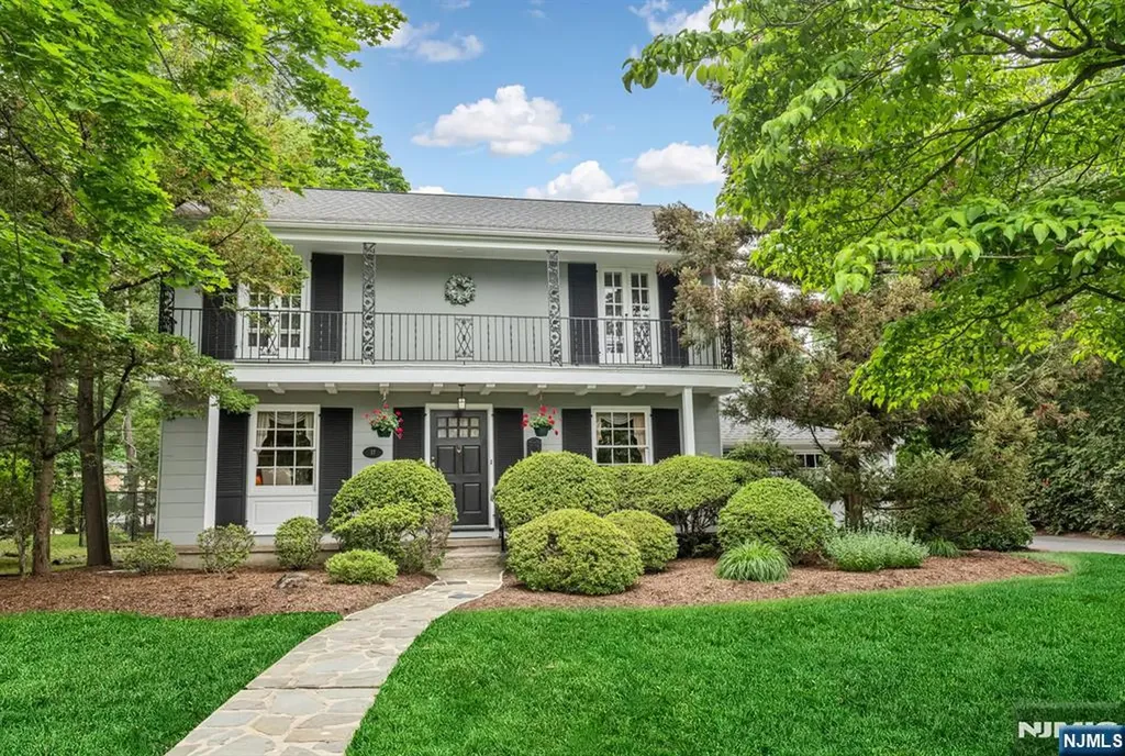 37 Van Dyke Drive Ho-ho-kus NJ 07423