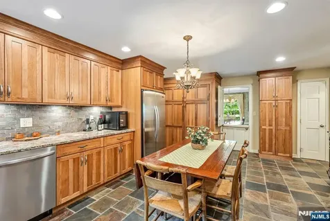 37 Van Dyke Drive Ho-ho-kus NJ 07423