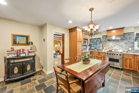 37 Van Dyke Drive Ho-ho-kus NJ 07423