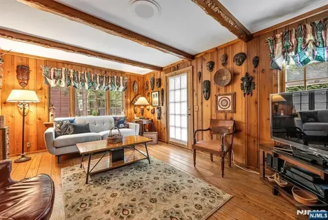 37 Van Dyke Drive Ho-ho-kus NJ 07423