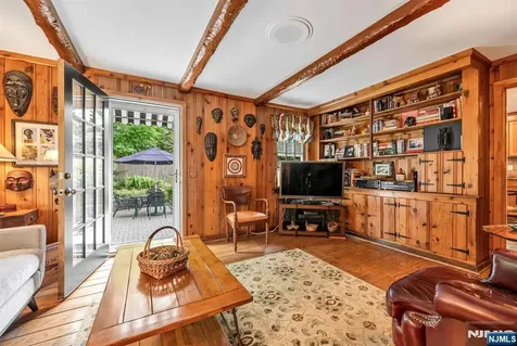 37 Van Dyke Drive Ho-ho-kus NJ 07423
