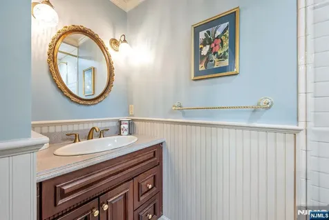 37 Van Dyke Drive Ho-ho-kus NJ 07423