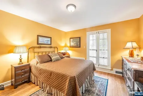 37 Van Dyke Drive Ho-ho-kus NJ 07423