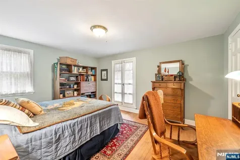 37 Van Dyke Drive Ho-ho-kus NJ 07423