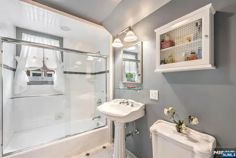 37 Van Dyke Drive Ho-ho-kus NJ 07423