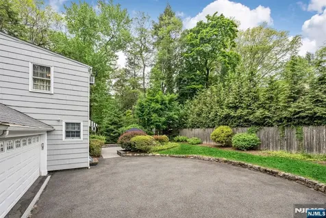 37 Van Dyke Drive Ho-ho-kus NJ 07423