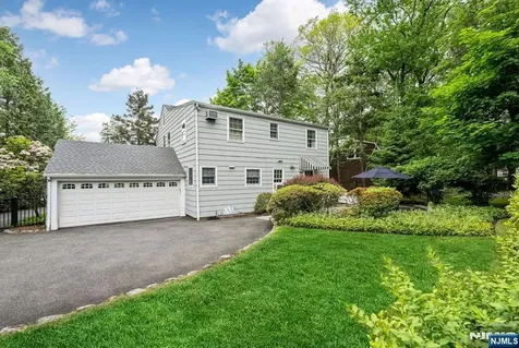 37 Van Dyke Drive Ho-ho-kus NJ 07423