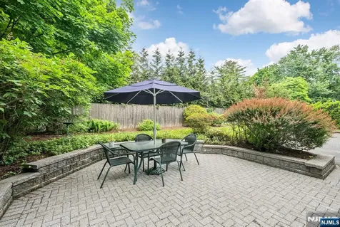 37 Van Dyke Drive Ho-ho-kus NJ 07423