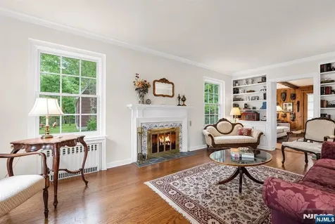 37 Van Dyke Drive Ho-ho-kus NJ 07423