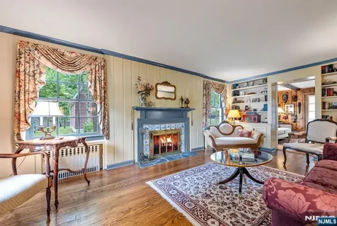 37 Van Dyke Drive Ho-ho-kus NJ 07423