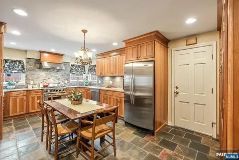 37 Van Dyke Drive Ho-ho-kus NJ 07423