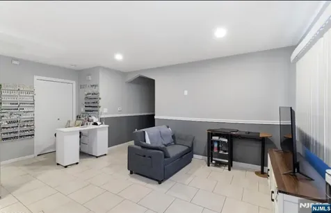 433 Chase Lyndhurst NJ 07071