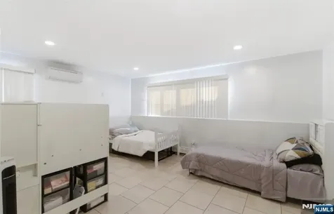 433 Chase Lyndhurst NJ 07071