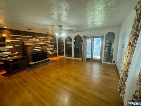 330 Stuyvesant Avenue Lyndhurst NJ 07071