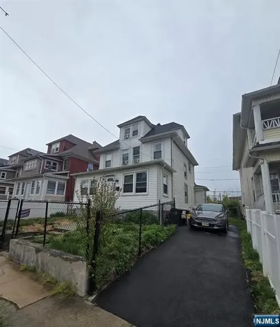 9 White Terrace Newark NJ 07108