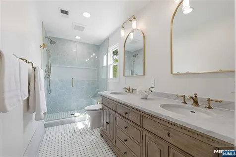 508 Tether Lane Paramus NJ 07652