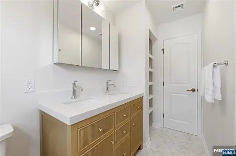 508 Tether Lane Paramus NJ 07652
