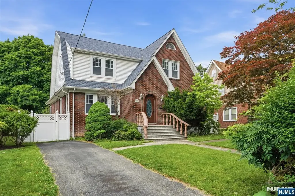 135 Rockwood Place Englewood NJ 07631