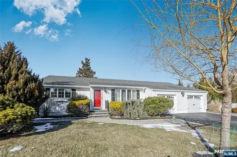 16 Glen Place Old Tappan NJ 07675